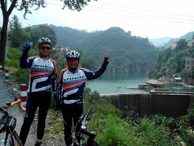 欣賞自然美景，走進(jìn)大山騎行活動(dòng)。